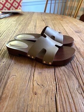 Size 9 Nicole Miller Leather Slide Sandals with Wood clog sole